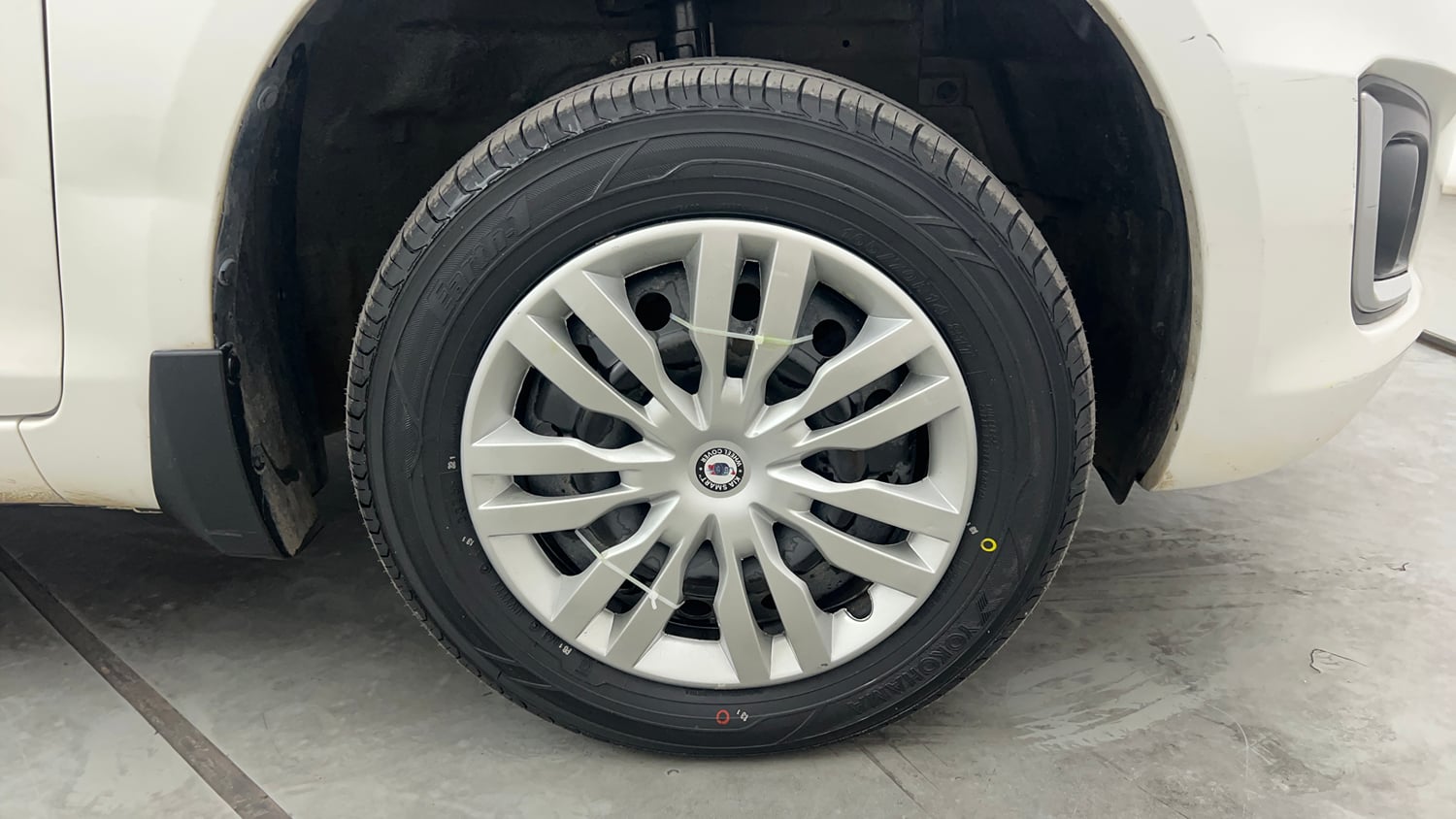 Used 2016 Maruti Suzuki Swift VXi Petrol Manual tyres RIGHT FRONT TYRE RIM VIEW