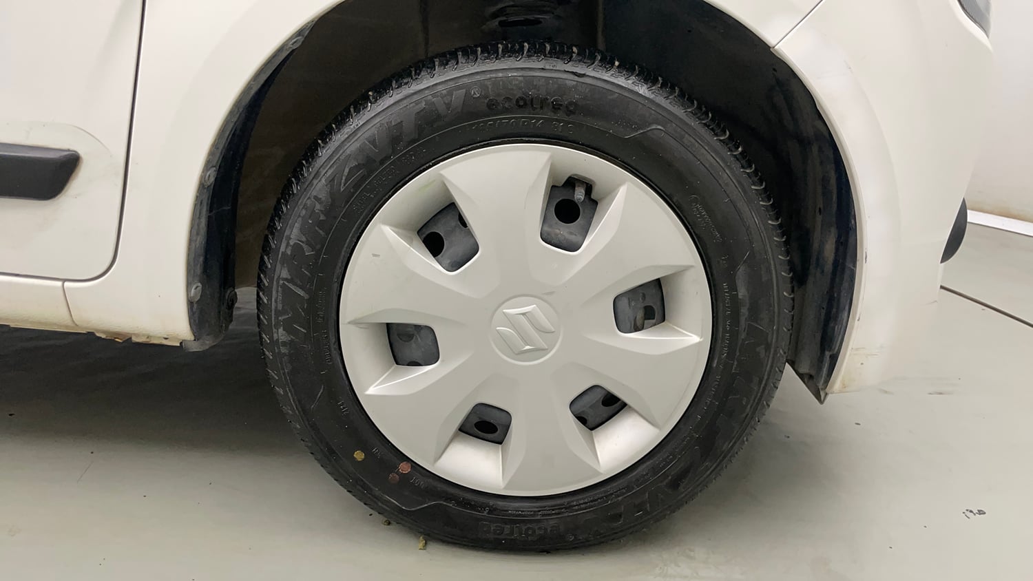 Used 2024 Maruti Suzuki Wagon R VXI 1.0 Petrol Manual tyres RIGHT FRONT TYRE RIM VIEW