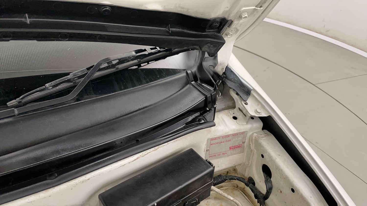 Used 2021 Maruti Suzuki Alto 800 VXi Petrol Manual engine ENGINE LEFT SIDE HINGE & APRON VIEW