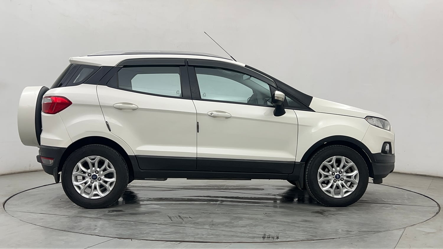 Used 2015 Ford EcoSport Titanium 1.5 Ti-VCT AT Petrol Automatic exterior RIGHT SIDE VIEW