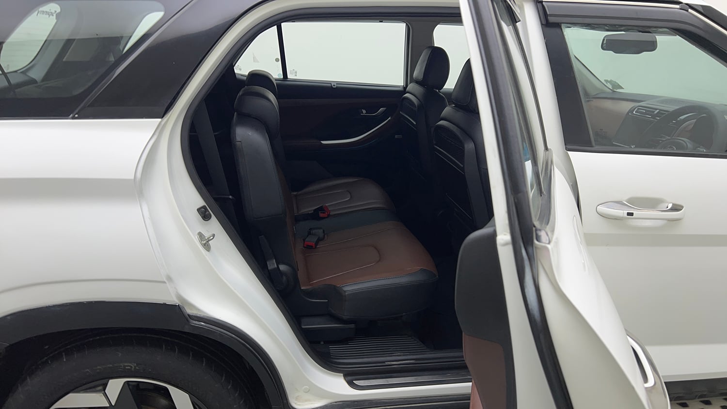 Used 2022 Hyundai Alcazar Platinum (O) 7 Seater 1.5 Diesel AT Diesel Automatic interior RIGHT SIDE REAR DOOR CABIN VIEW