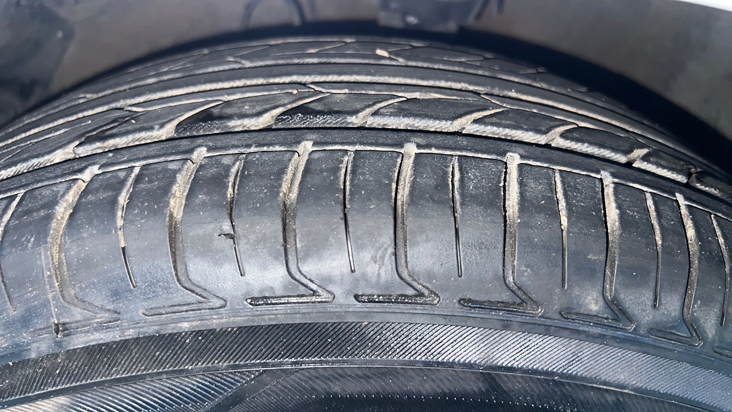 Used 2013 Hyundai i20 Sportz 1.2 Petrol Manual tyres LEFT FRONT TYRE TREAD VIEW