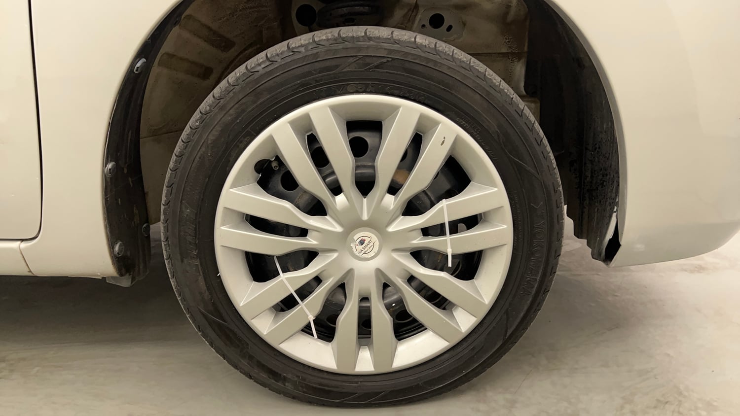 Used 2013 Maruti Suzuki Wagon R VXI Petrol Manual tyres RIGHT FRONT TYRE RIM VIEW