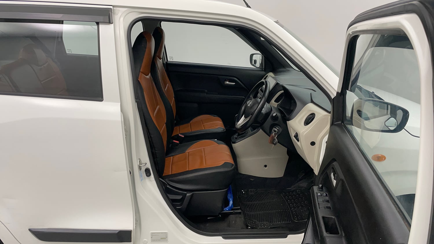 Used 2024 Maruti Suzuki Wagon R VXI 1.0 Petrol Manual interior RIGHT SIDE FRONT DOOR CABIN VIEW
