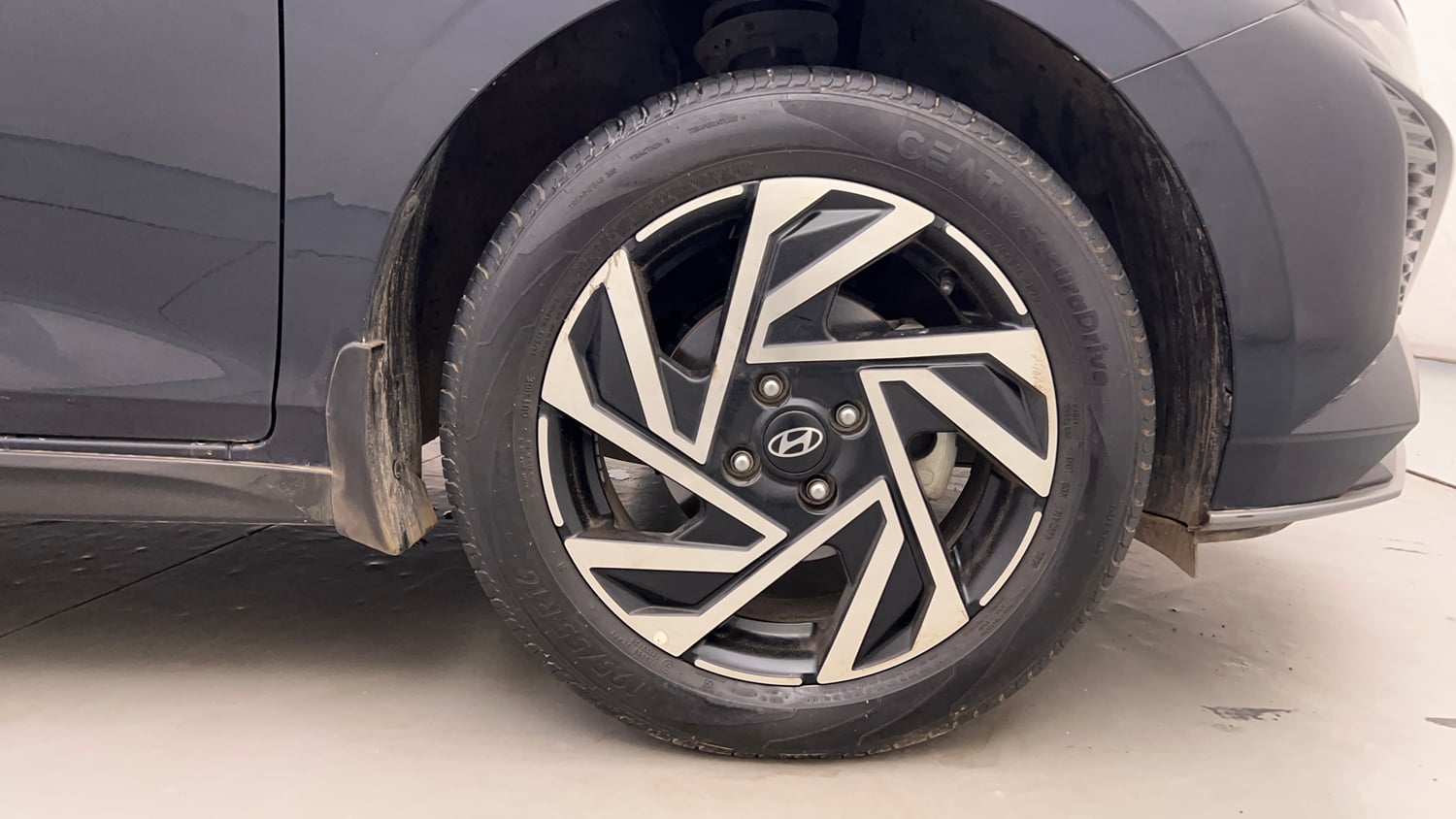 Used 2024 Hyundai New i20 Asta (O) 1.2 MT Petrol Manual tyres RIGHT FRONT TYRE RIM VIEW