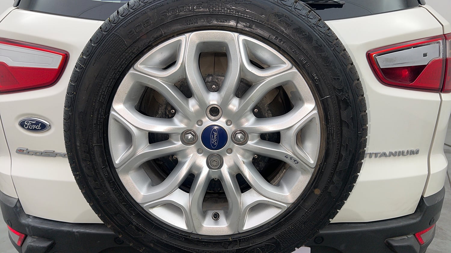 Used 2015 Ford EcoSport Titanium 1.5 Ti-VCT AT Petrol Automatic tyres SPARE TYRE VIEW