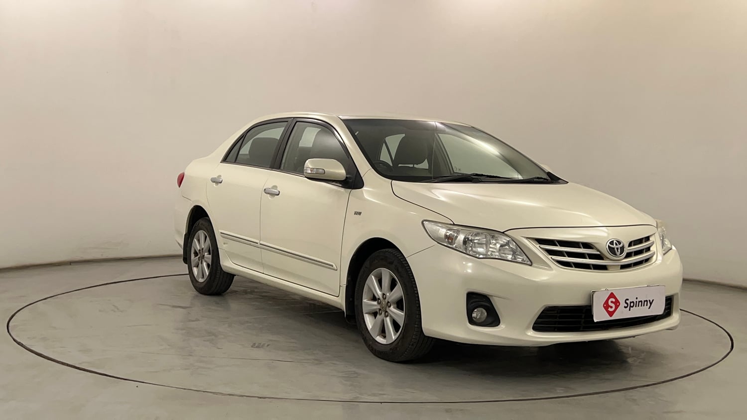 Used 2013 Toyota Corolla Altis 1.8 G Petrol Manual exterior RIGHT FRONT CORNER VIEW