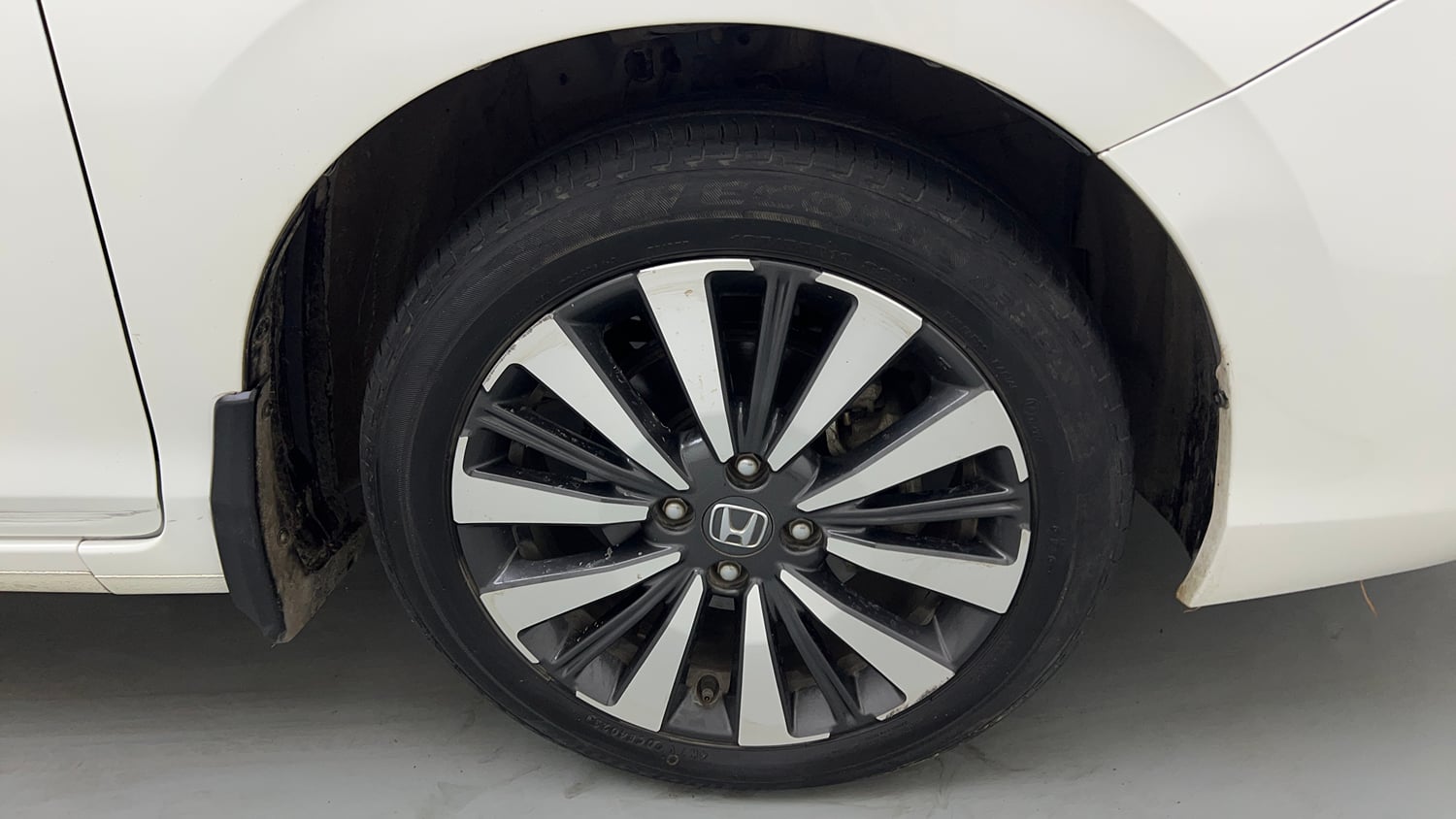 Used 2024 Honda City ZX Petrol CVT Petrol Automatic tyres RIGHT FRONT TYRE RIM VIEW