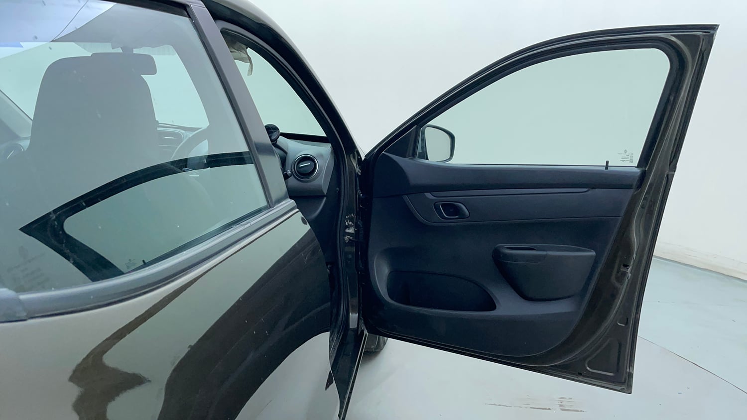 Used 2018 Renault Kwid 1.0 RXT AMT Opt Petrol Automatic interior RIGHT FRONT DOOR OPEN VIEW