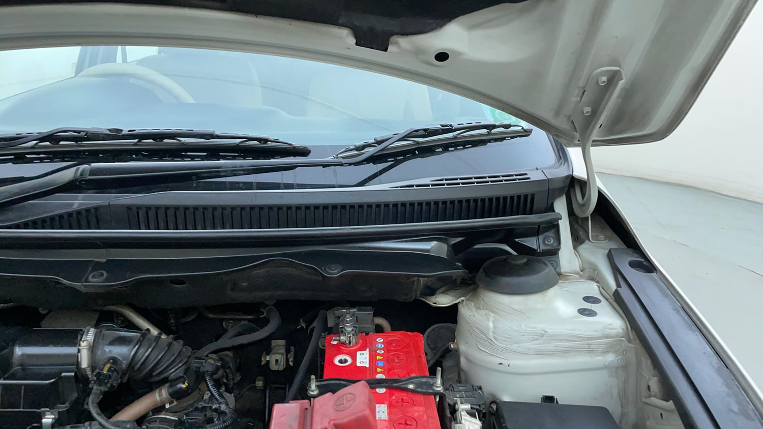 Used 2020 Maruti Suzuki Ciaz Delta Hybrid 1.5 AT Petrol Automatic engine ENGINE LEFT SIDE HINGE & APRON VIEW