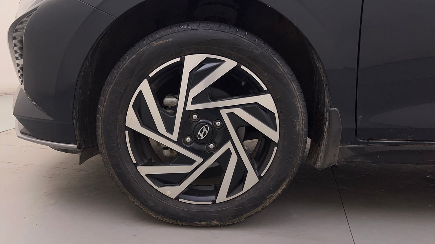 Used 2024 Hyundai New i20 Asta (O) 1.2 MT Petrol Manual tyres LEFT FRONT TYRE RIM VIEW