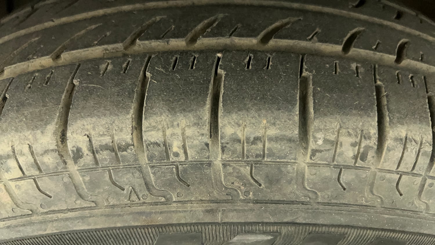 Used 2016 Maruti Suzuki Swift Dzire VXI Petrol Manual tyres LEFT FRONT TYRE TREAD VIEW