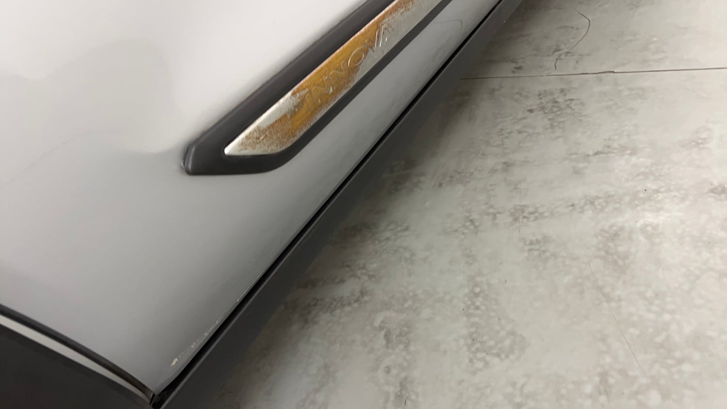 Used 2023 Toyota Innova Hycross VX Hybrid 8 STR Hybrid Automatic dents MINOR DENT