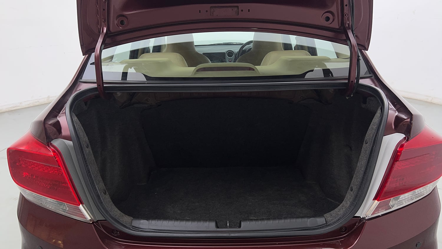 Used 2014 Honda Amaze 1.2 SX i-VTEC Petrol Manual interior DICKY INSIDE VIEW
