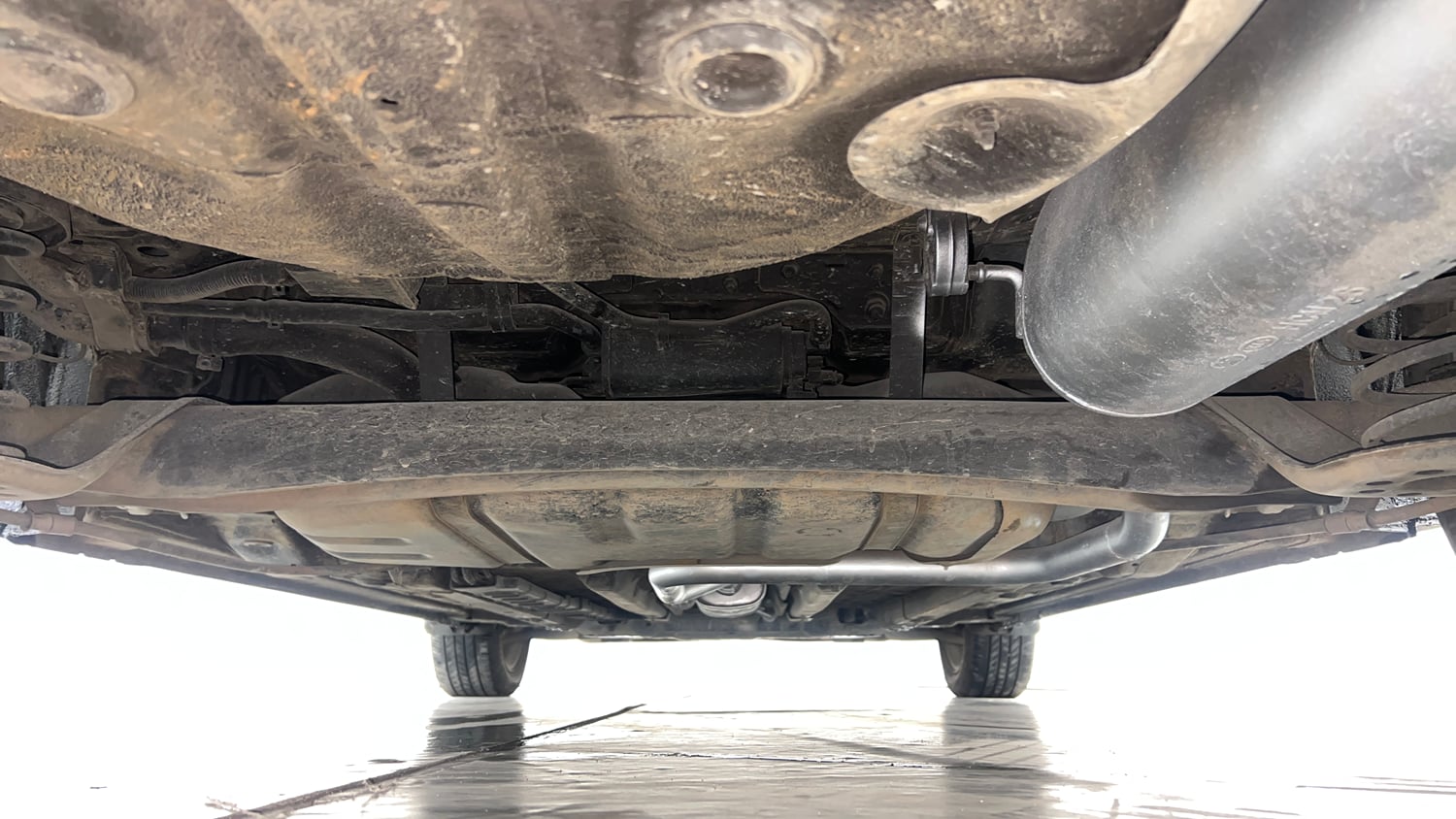 Used 2018 Hyundai Verna SX (O) 1.6 VTVT AT Petrol Automatic extra REAR UNDERBODY VIEW (TAKEN FROM REAR)