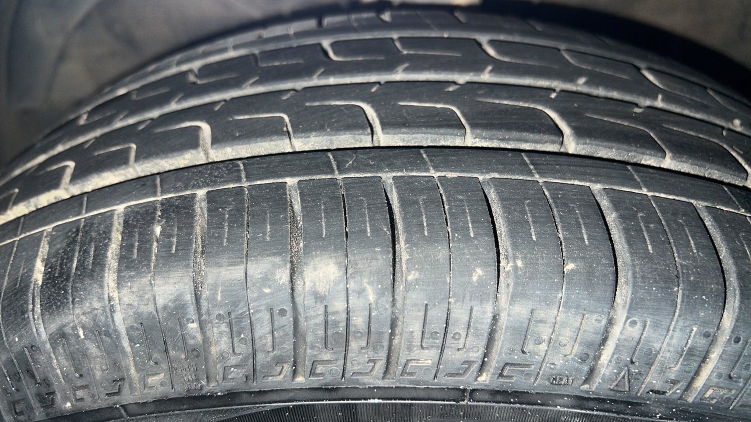Used 2019 Maruti Suzuki Baleno Delta Petrol Manual tyres LEFT FRONT TYRE TREAD VIEW