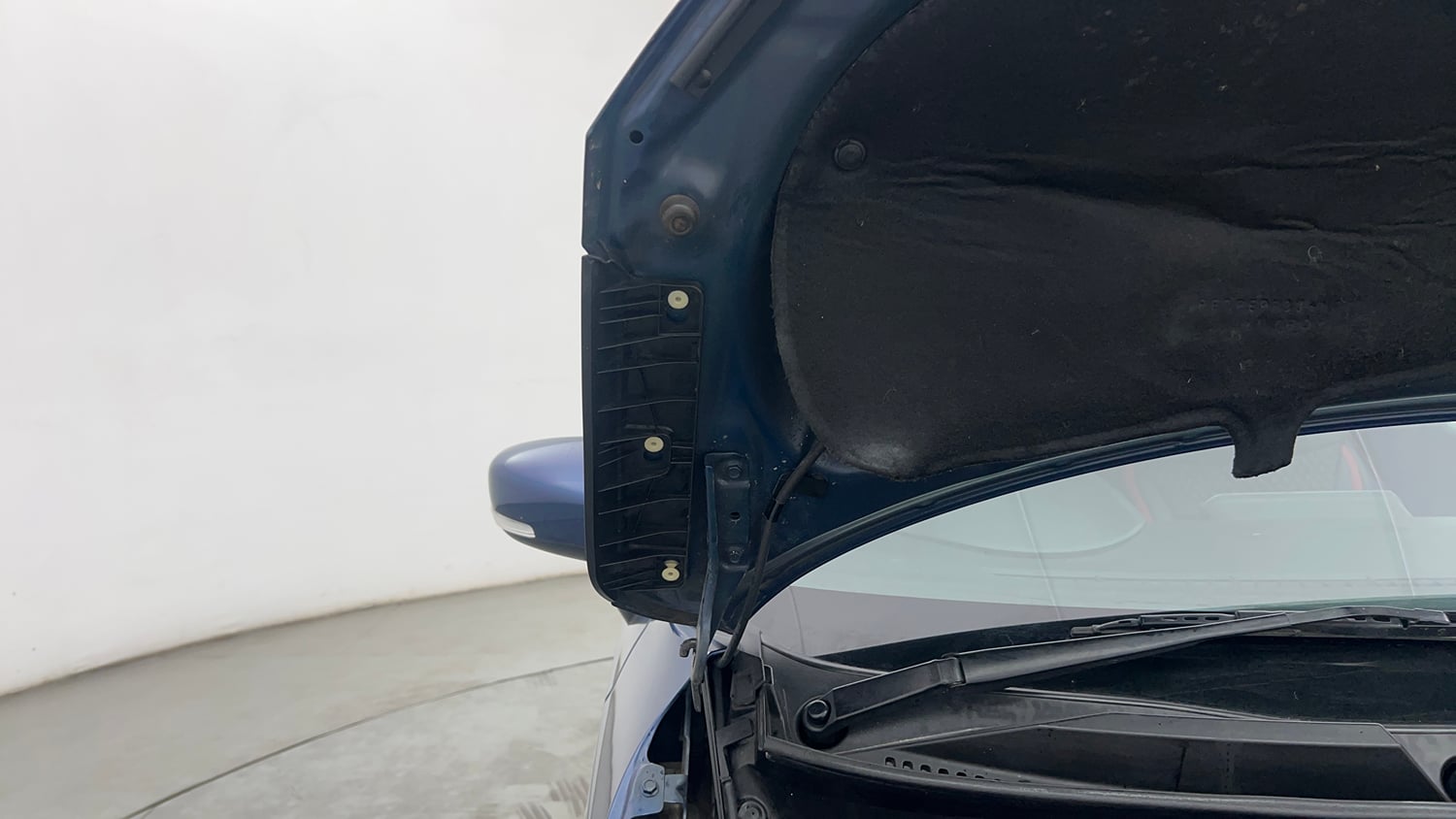 Used 2022 Maruti Suzuki Ignis Zeta 1.2 AMT Petrol Automatic engine ENGINE RIGHT SIDE HINGE & APRON VIEW