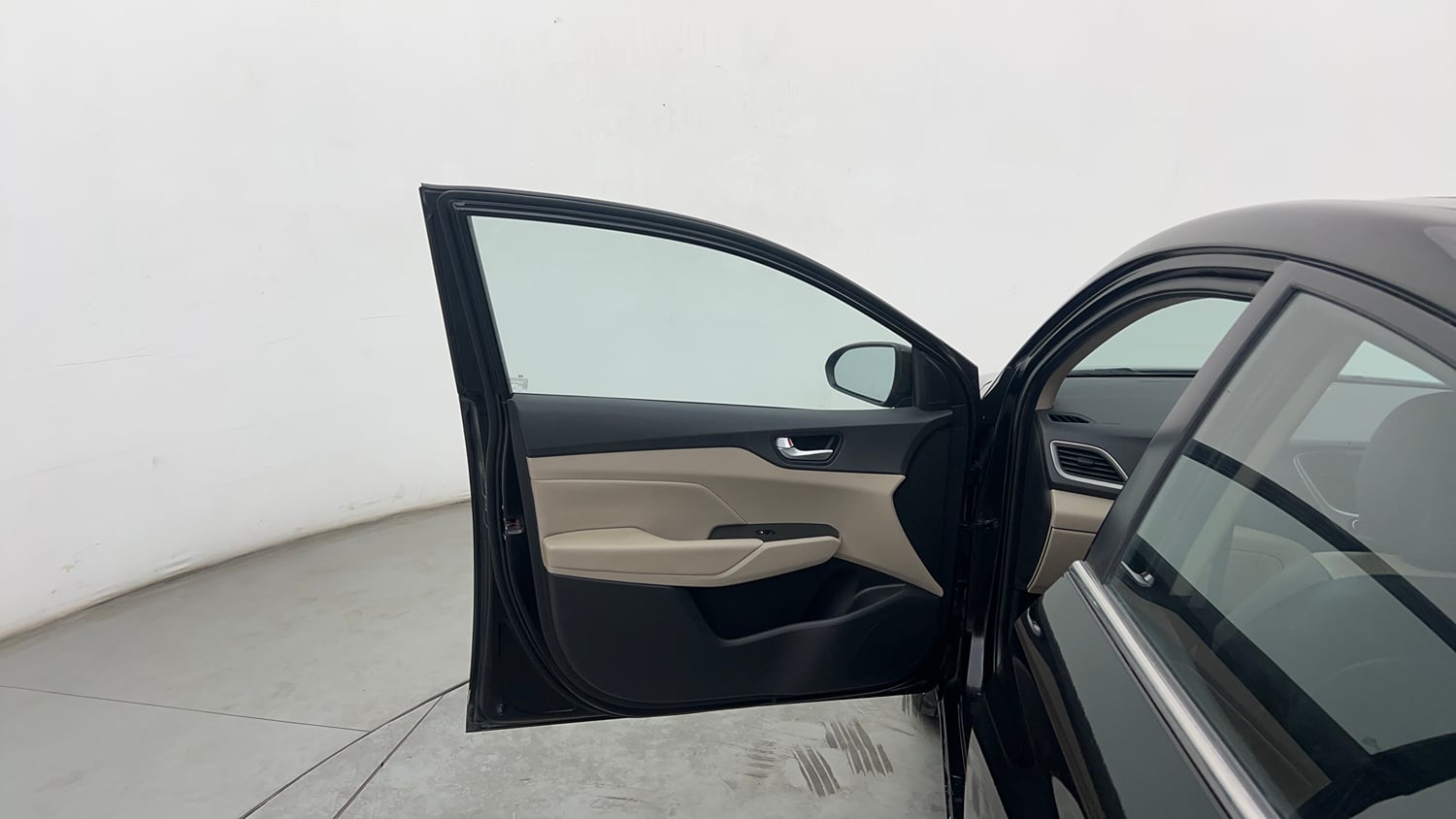 Used 2018 Hyundai Verna SX (O) 1.6 VTVT AT Petrol Automatic interior LEFT FRONT DOOR OPEN VIEW