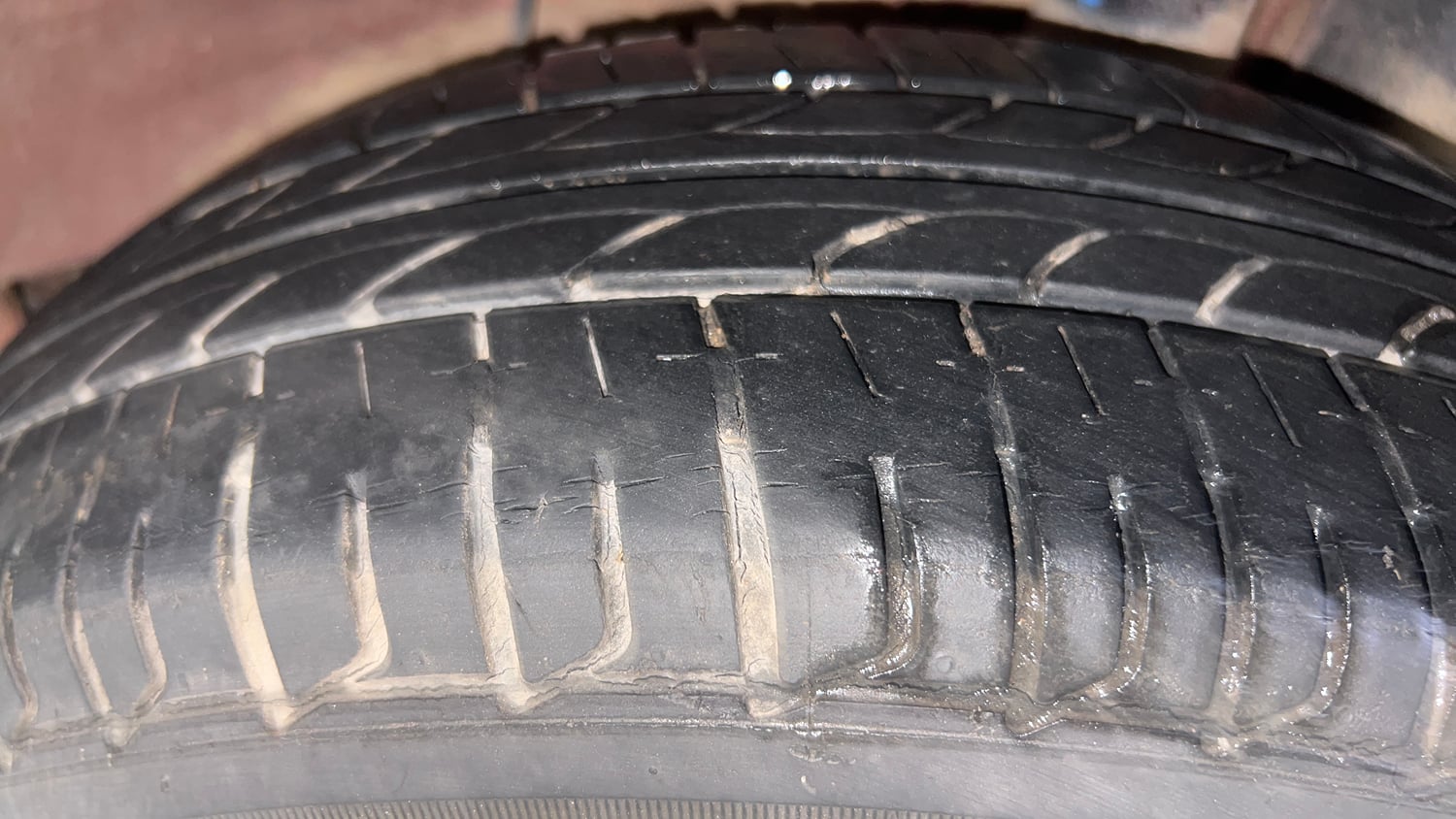Used 2016 Hyundai Elite i20 Sportz 1.2 Petrol Manual tyres LEFT REAR TYRE TREAD VIEW