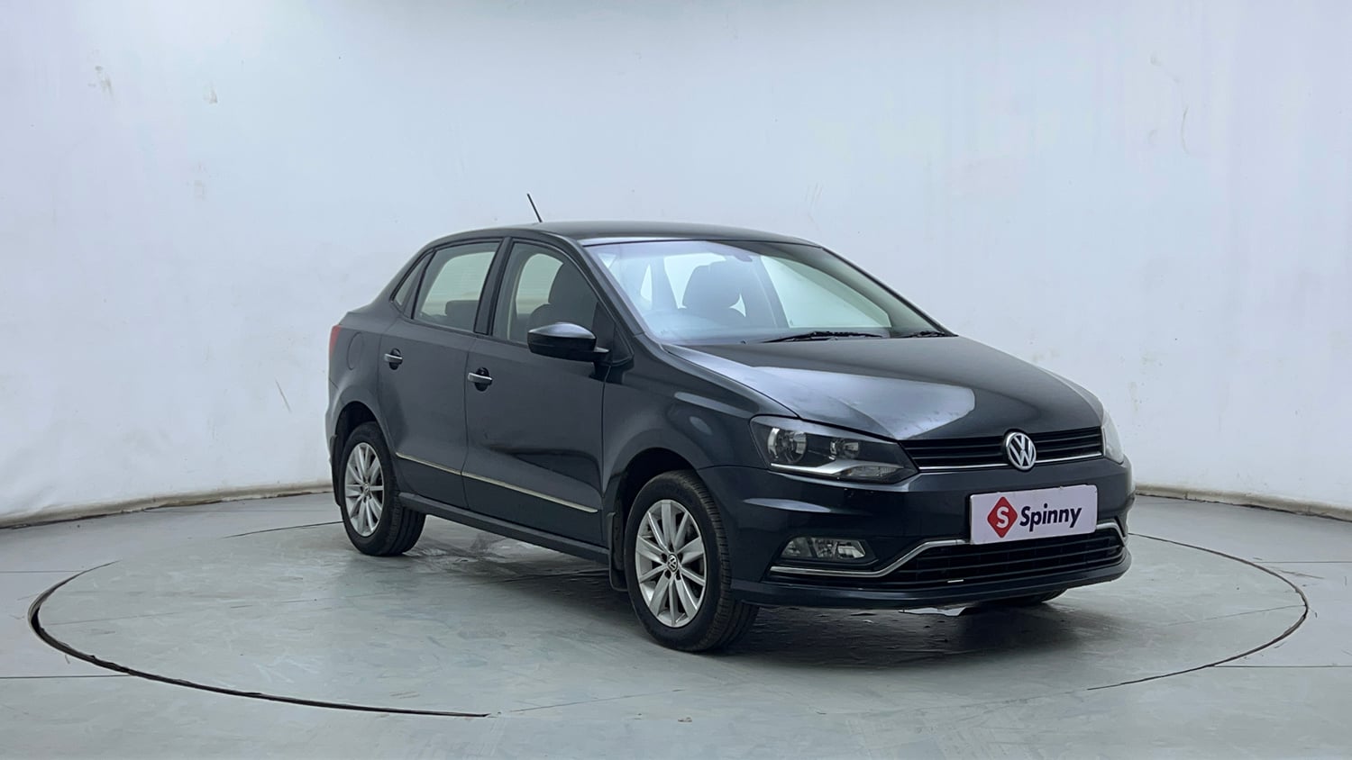 Used 2017 Volkswagen Ameo Highline1.2L (P) Petrol Manual exterior RIGHT FRONT CORNER VIEW