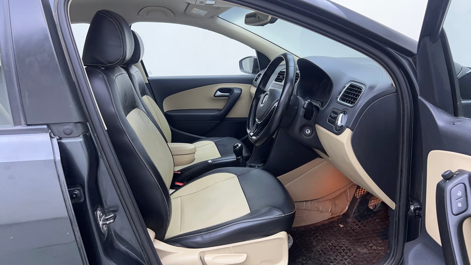 Used 2017 Volkswagen Ameo Highline1.2L (P) Petrol Manual interior RIGHT SIDE FRONT DOOR CABIN VIEW