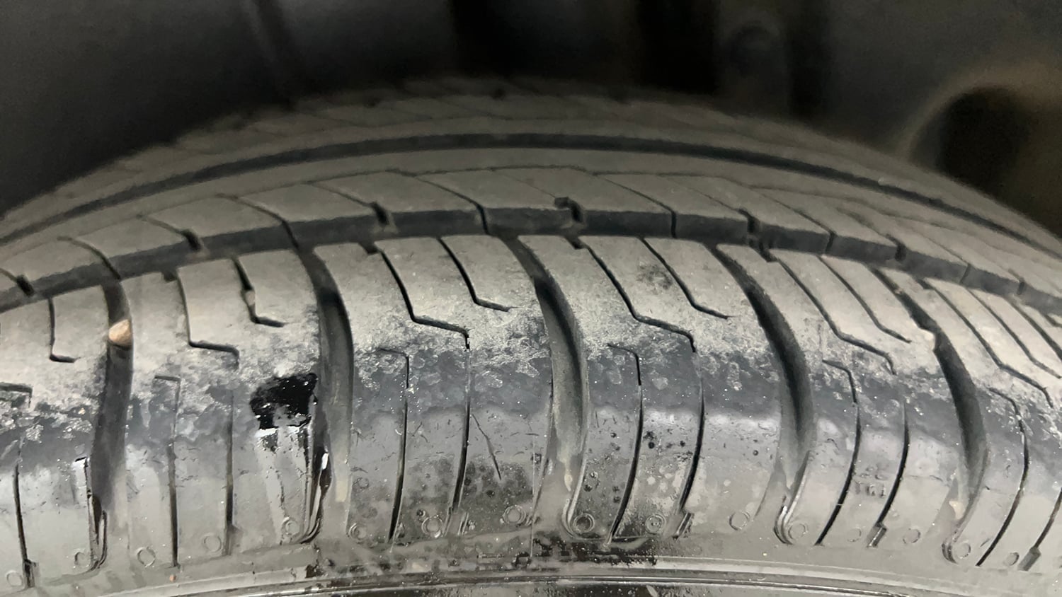 Used 2014 Maruti Suzuki Ertiga ZXi Petrol Manual tyres LEFT REAR TYRE TREAD VIEW