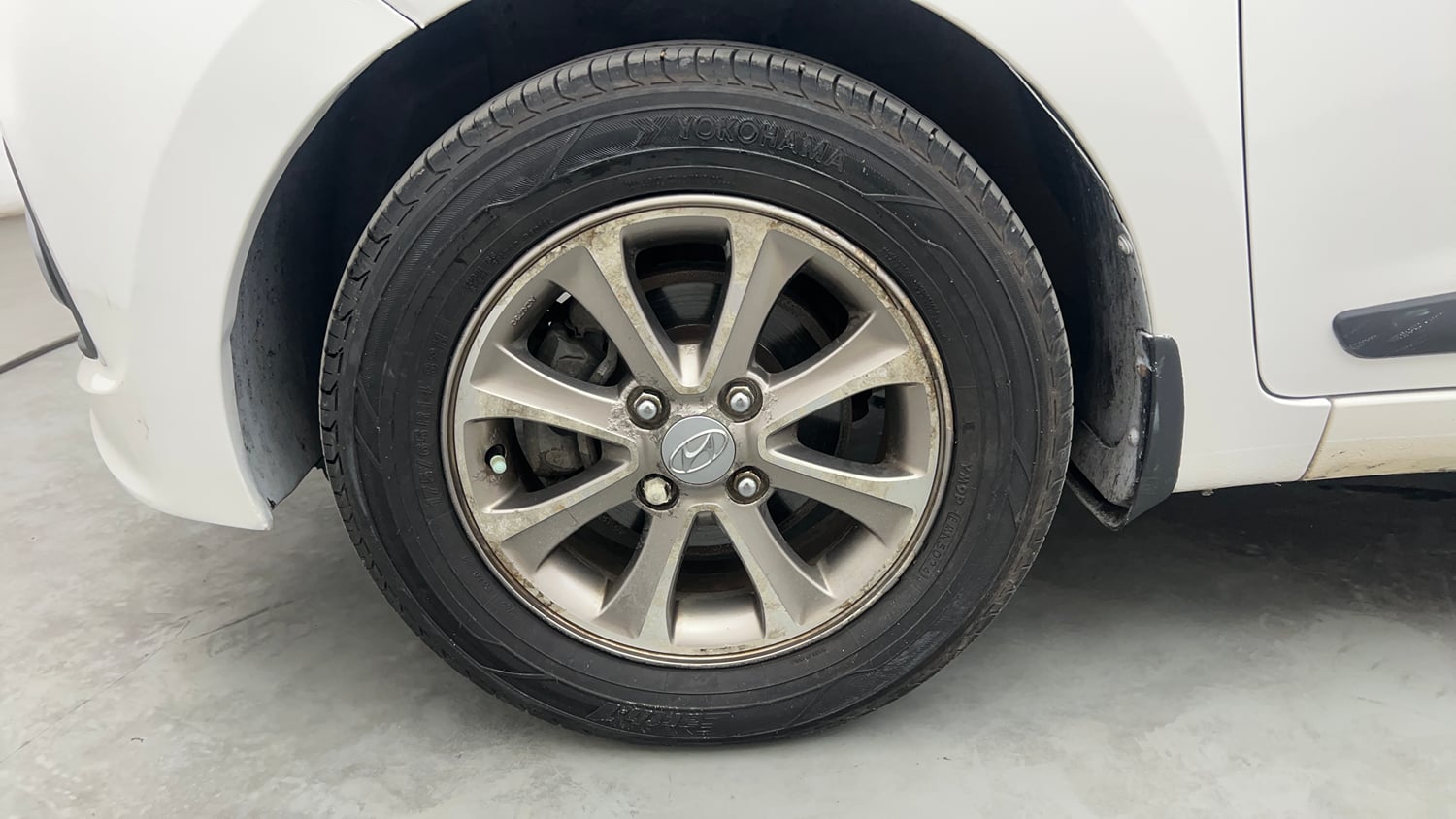 Used 2016 Hyundai Grand i10 Asta 1.2 Kappa VTVT Petrol Manual tyres LEFT FRONT TYRE RIM VIEW