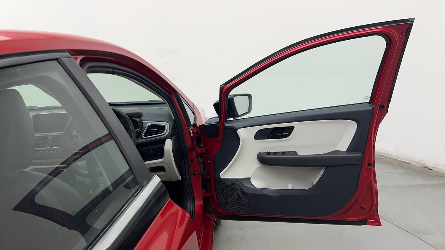 Used 2023 Tata Altroz XM Plus iCNG Cng Manual interior RIGHT FRONT DOOR OPEN VIEW