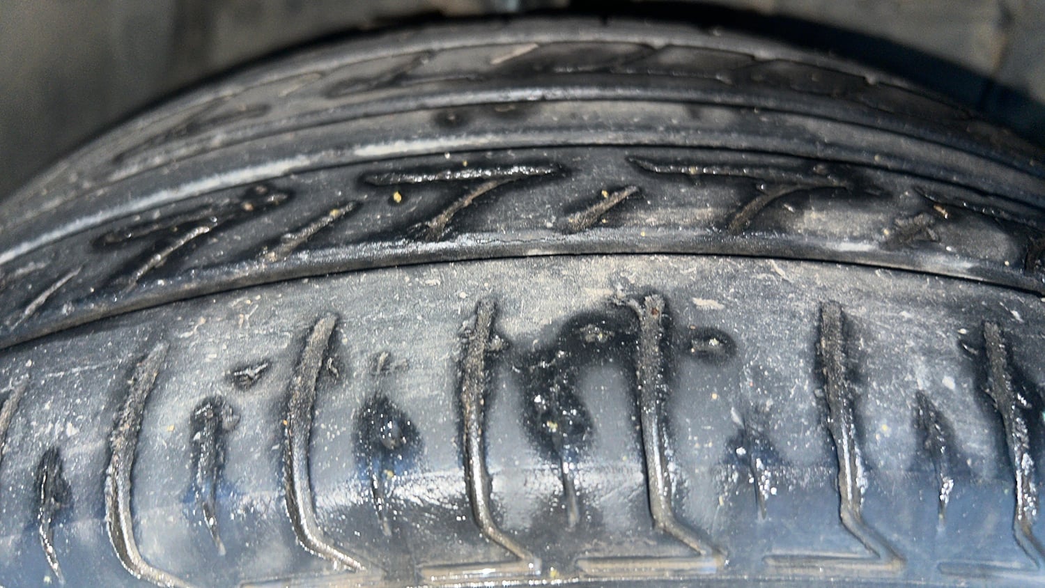 Used 2015 Maruti Suzuki S-Cross Alpha 1.6 Diesel Manual tyres RIGHT FRONT TYRE TREAD VIEW
