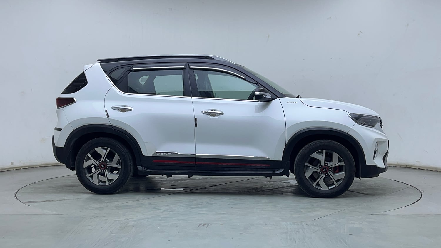 Used 2023 Kia Sonet GTX Plus 1.5 AT Diesel Automatic exterior RIGHT SIDE VIEW