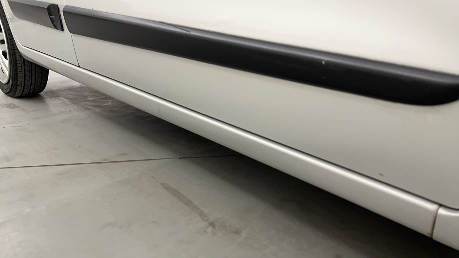 Used 2013 Maruti Suzuki Wagon R VXI Petrol Manual dents MINOR DENT