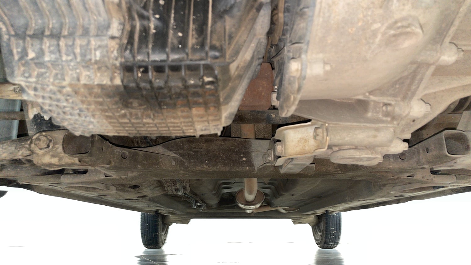 Used 2018 Renault Kwid 1.0 RXT AMT Opt Petrol Automatic extra FRONT LEFT UNDERBODY VIEW