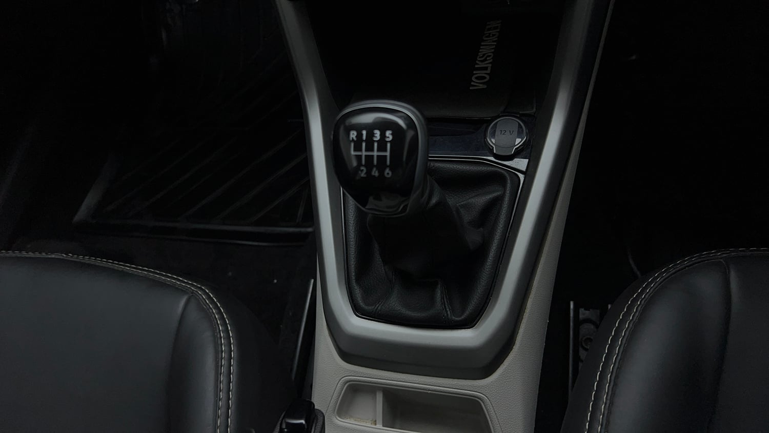 Used 2022 Volkswagen Taigun Highline 1.0 TSI MT Petrol Manual interior GEAR  KNOB VIEW