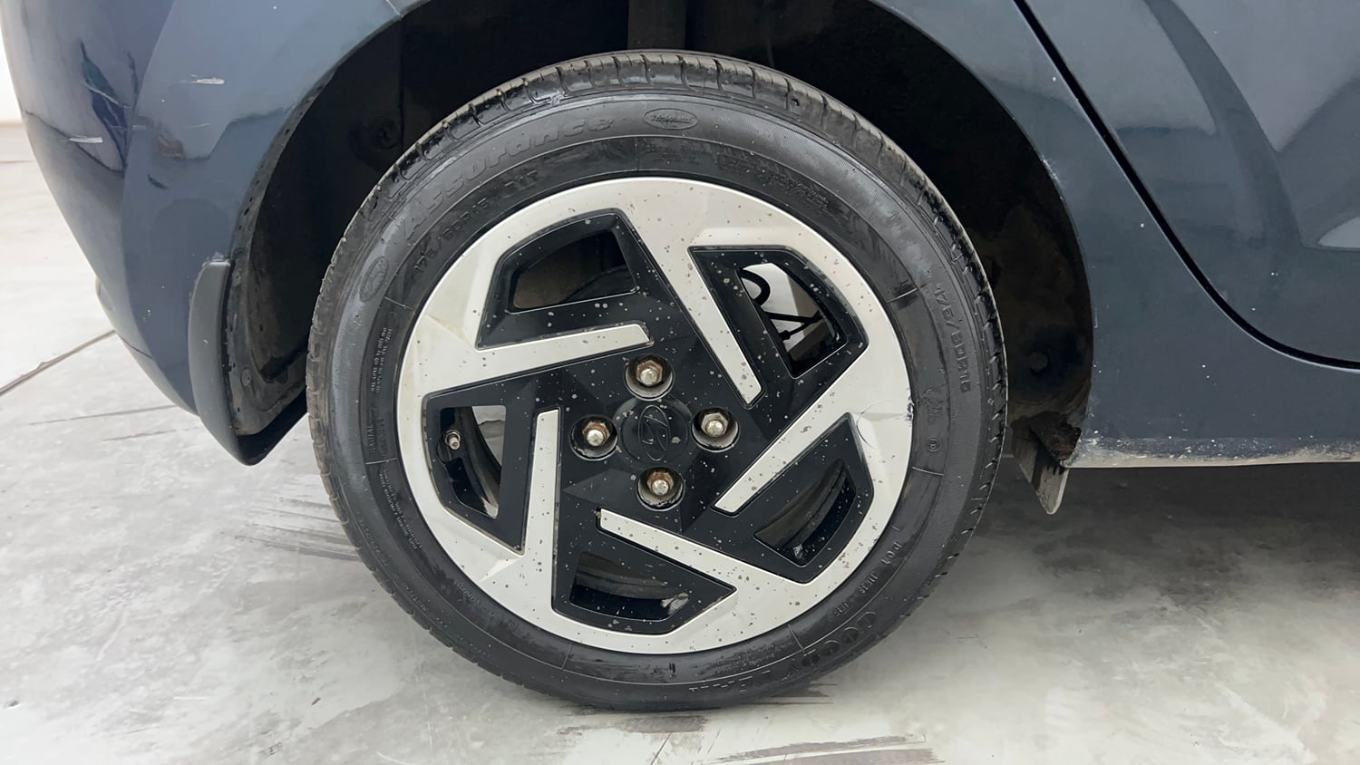 Used 2024 Hyundai Grand i10 Nios Sportz 1.2 Kappa AMT Petrol Automatic tyres RIGHT REAR TYRE RIM VIEW