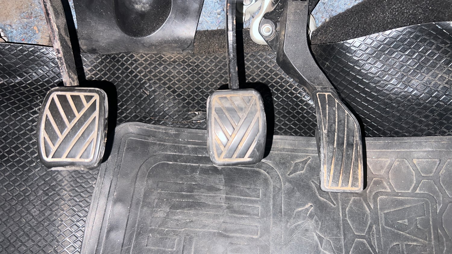 Used 2016 Maruti Suzuki Swift VXi Petrol Manual interior PEDALS VIEW