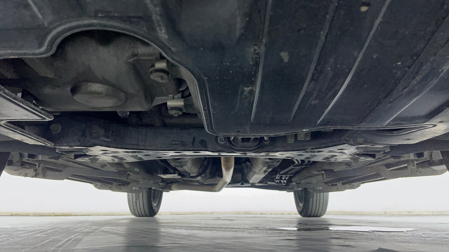 Used 2023 Kia Sonet GTX Plus 1.5 AT Diesel Automatic extra FRONT LEFT UNDERBODY VIEW