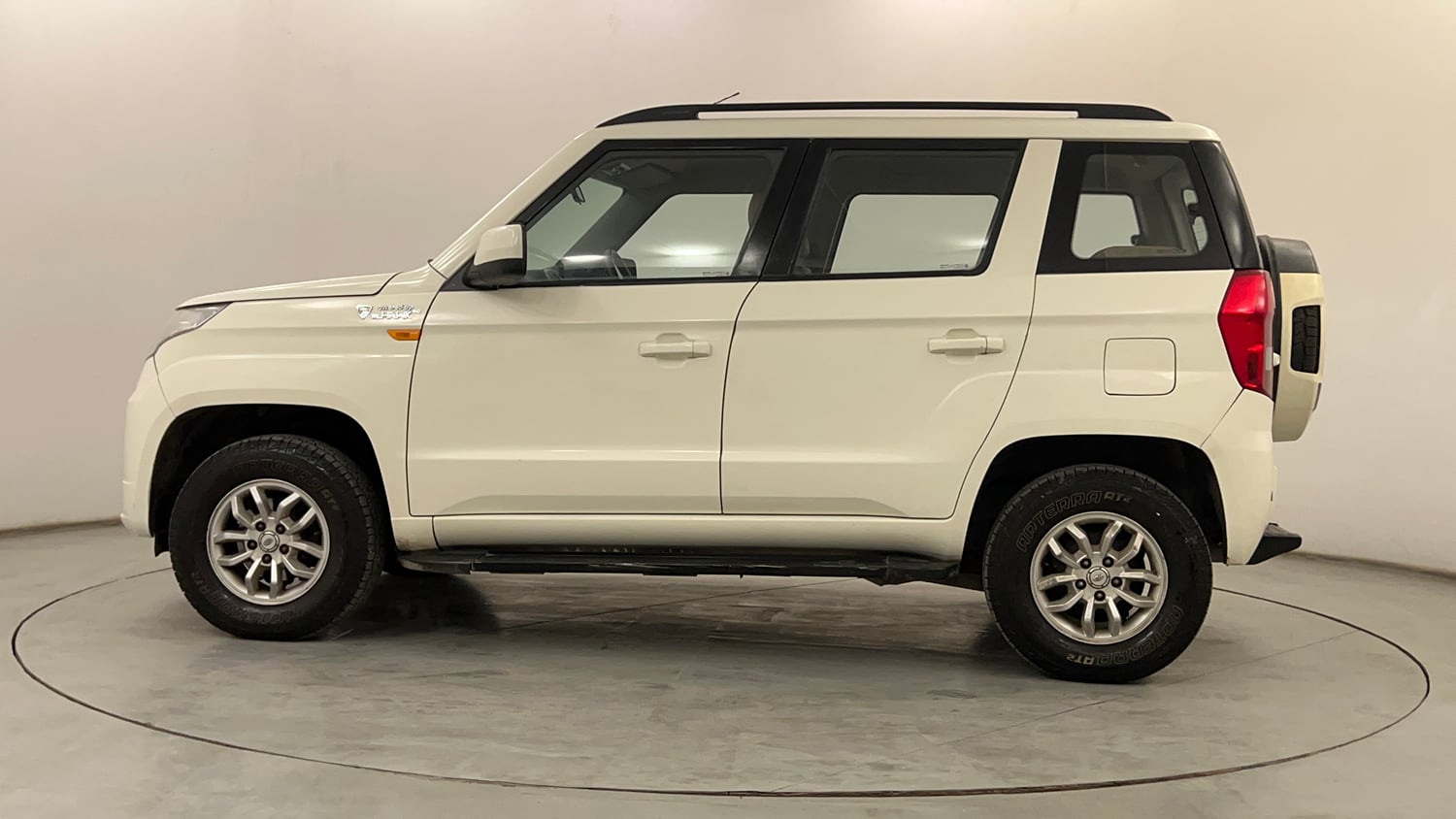 Used 2016 Mahindra TUV300 T8 Diesel Manual exterior LEFT SIDE VIEW