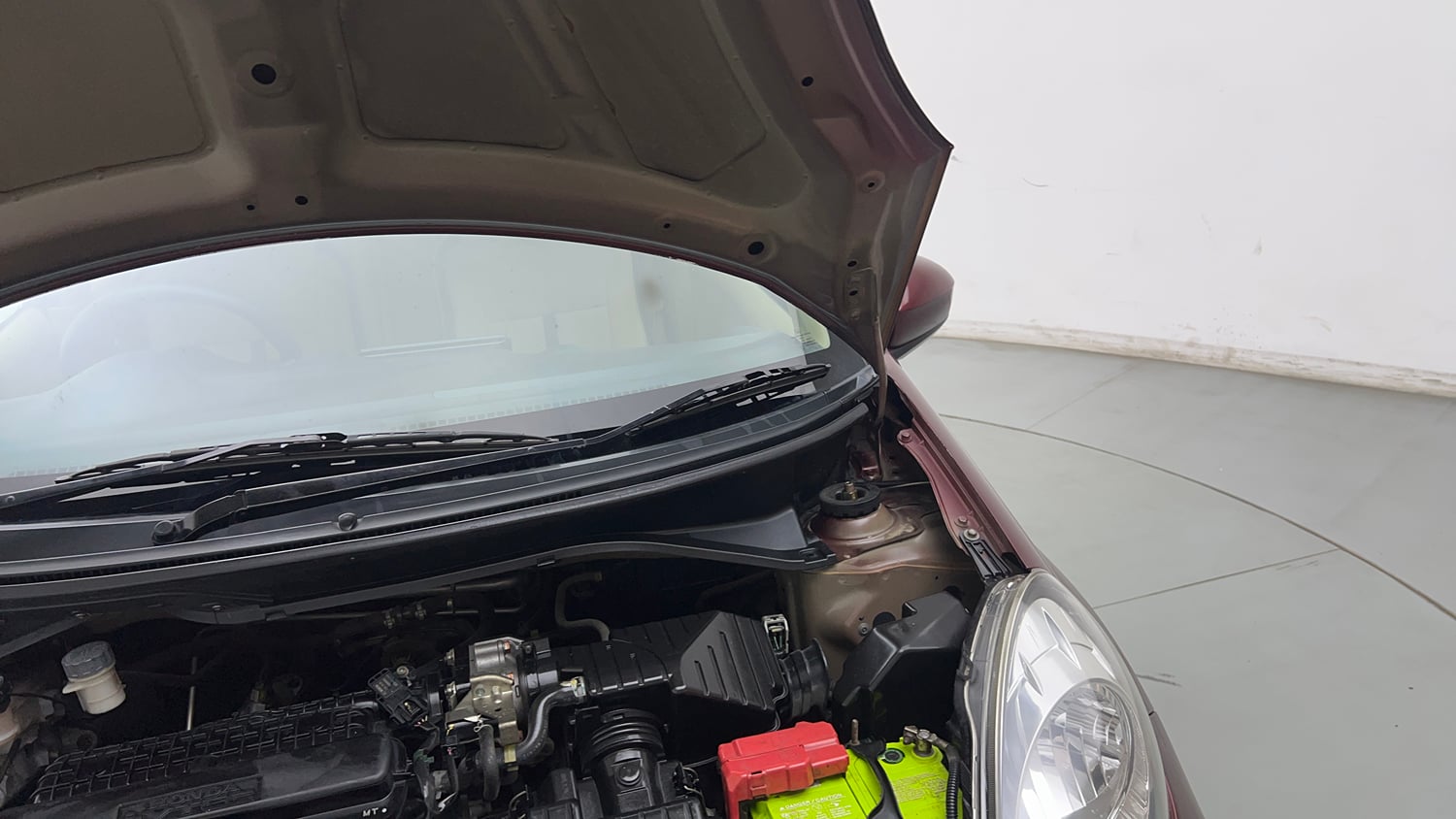 Used 2014 Honda Amaze 1.2 SX i-VTEC Petrol Manual engine ENGINE LEFT SIDE HINGE & APRON VIEW