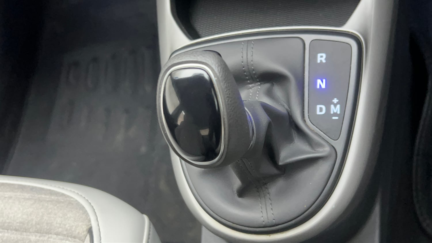 Used 2024 Hyundai Grand i10 Nios Sportz 1.2 Kappa AMT Petrol Automatic interior GEAR  KNOB VIEW