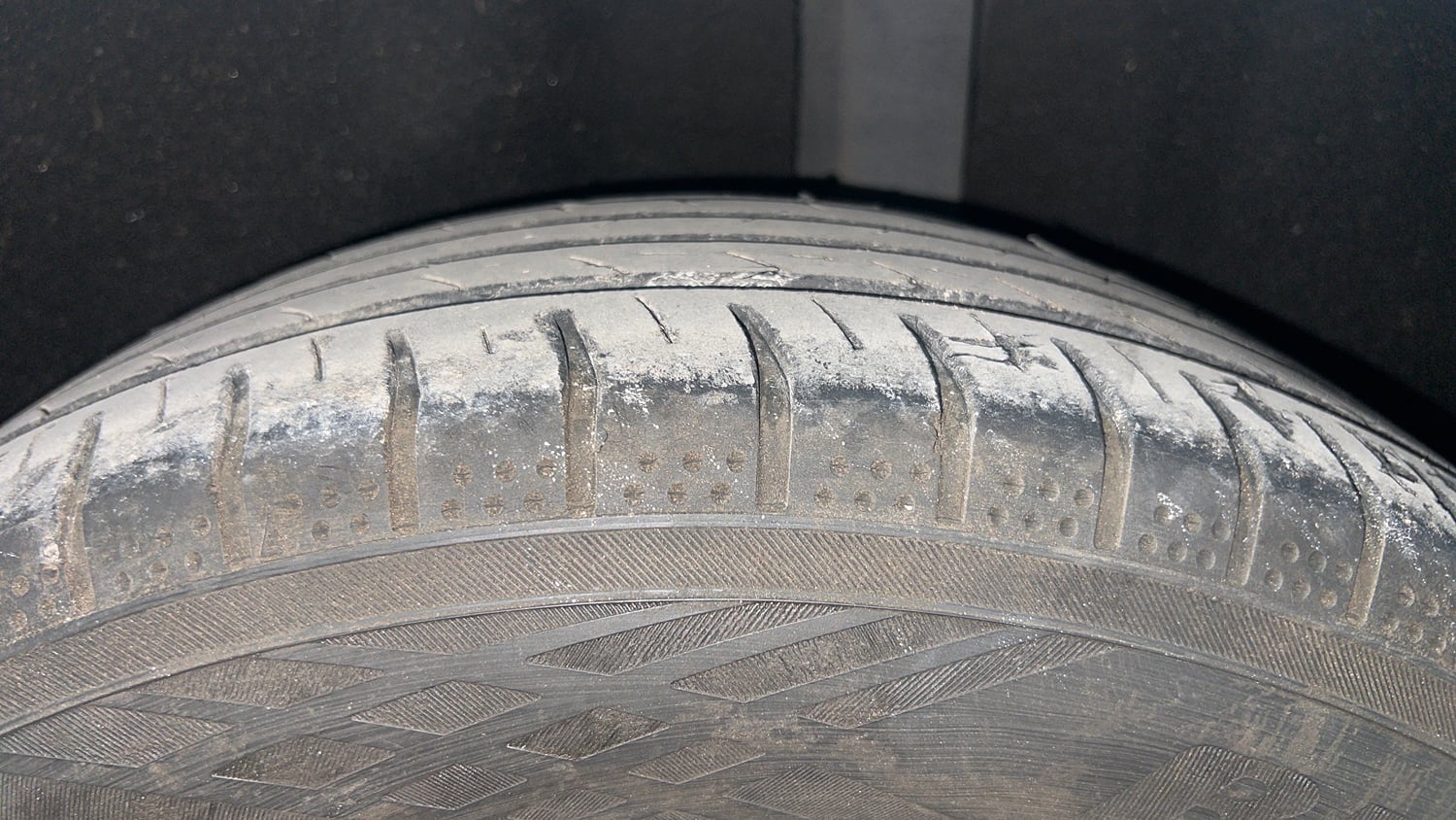 Used 2015 Ford EcoSport Titanium 1.5 Ti-VCT AT Petrol Automatic tyres LEFT REAR TYRE TREAD VIEW