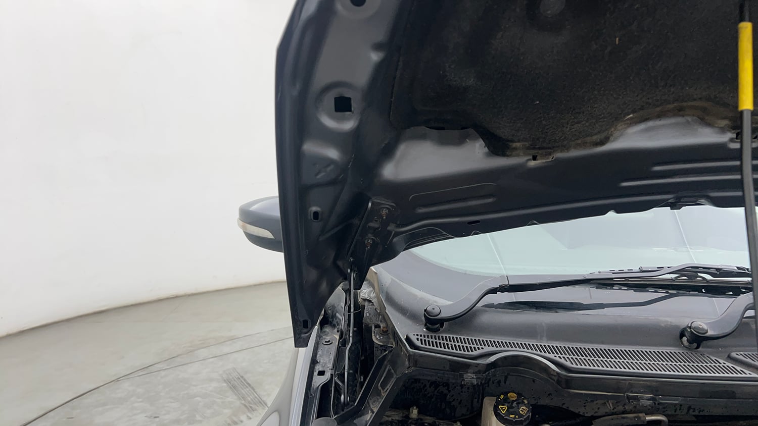 Used 2020 Ford EcoSport Trend 1.5L TDCi Diesel Manual engine ENGINE RIGHT SIDE HINGE & APRON VIEW