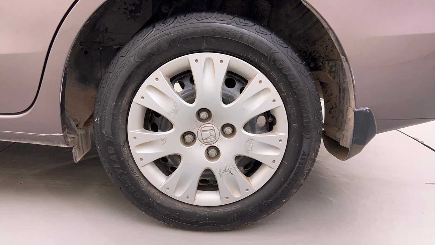 Used 2014 Honda Amaze 1.2 S i-VTEC Petrol Manual tyres LEFT REAR TYRE RIM VIEW