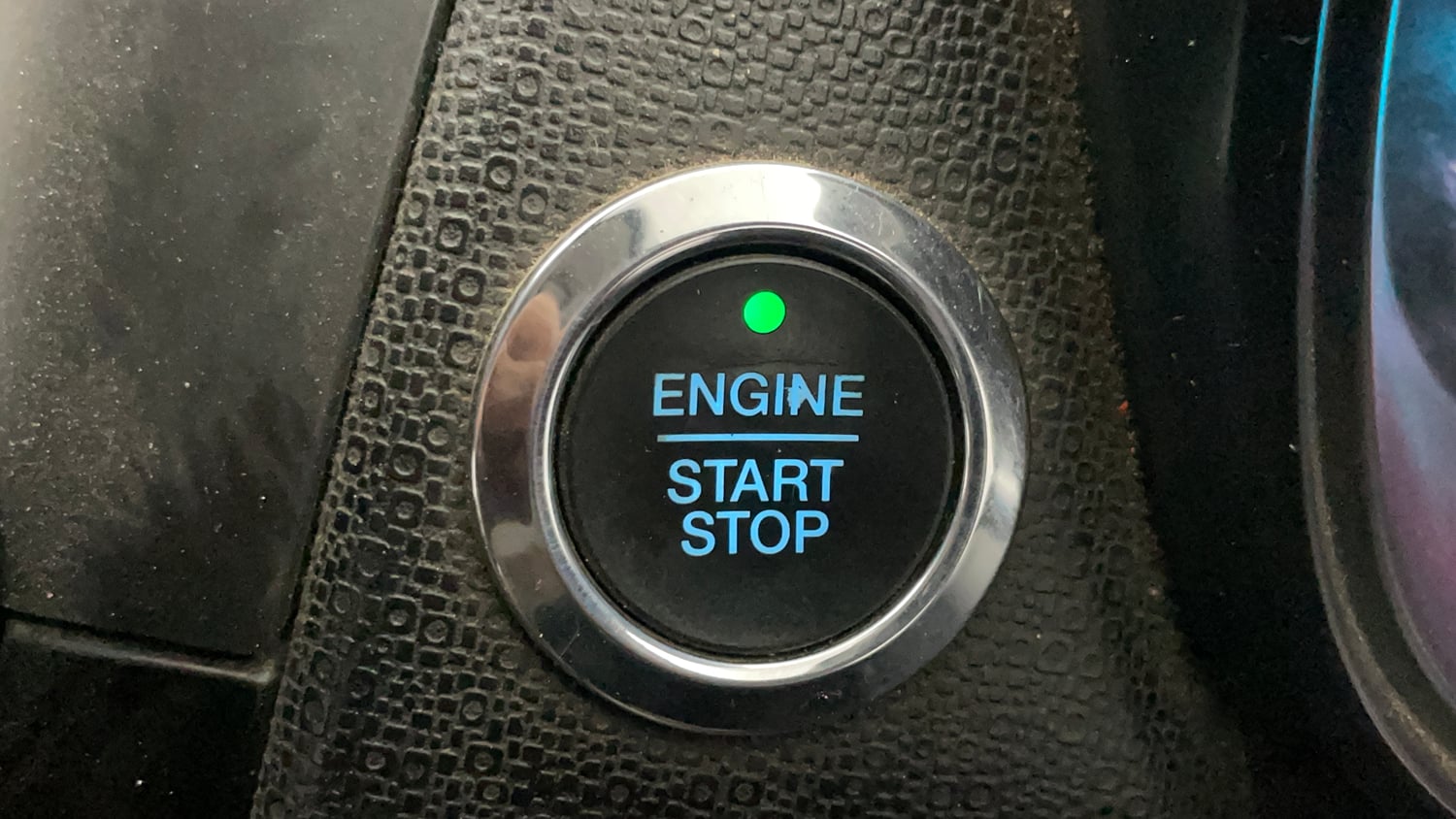 Used 2018 Ford EcoSport Titanium + 1.5L TDCi Diesel Manual top_features Keyless start