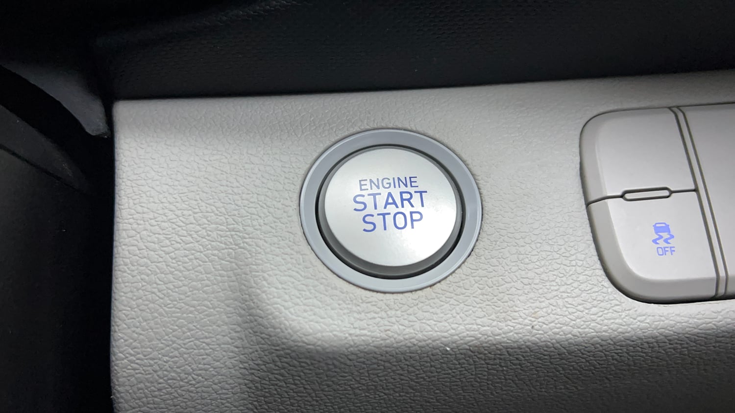 Used 2022 Hyundai Venue SX 1.2 Petrol Petrol Manual top_features Keyless start