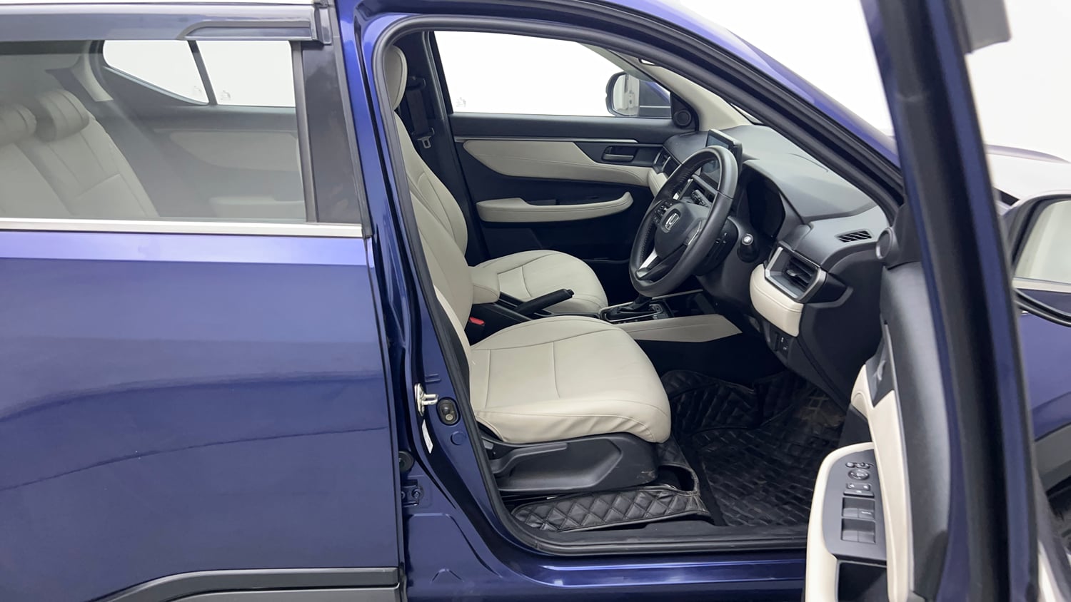 Used 2024 Honda Elevate Apex Edition VX CVT Petrol Automatic interior RIGHT SIDE FRONT DOOR CABIN VIEW