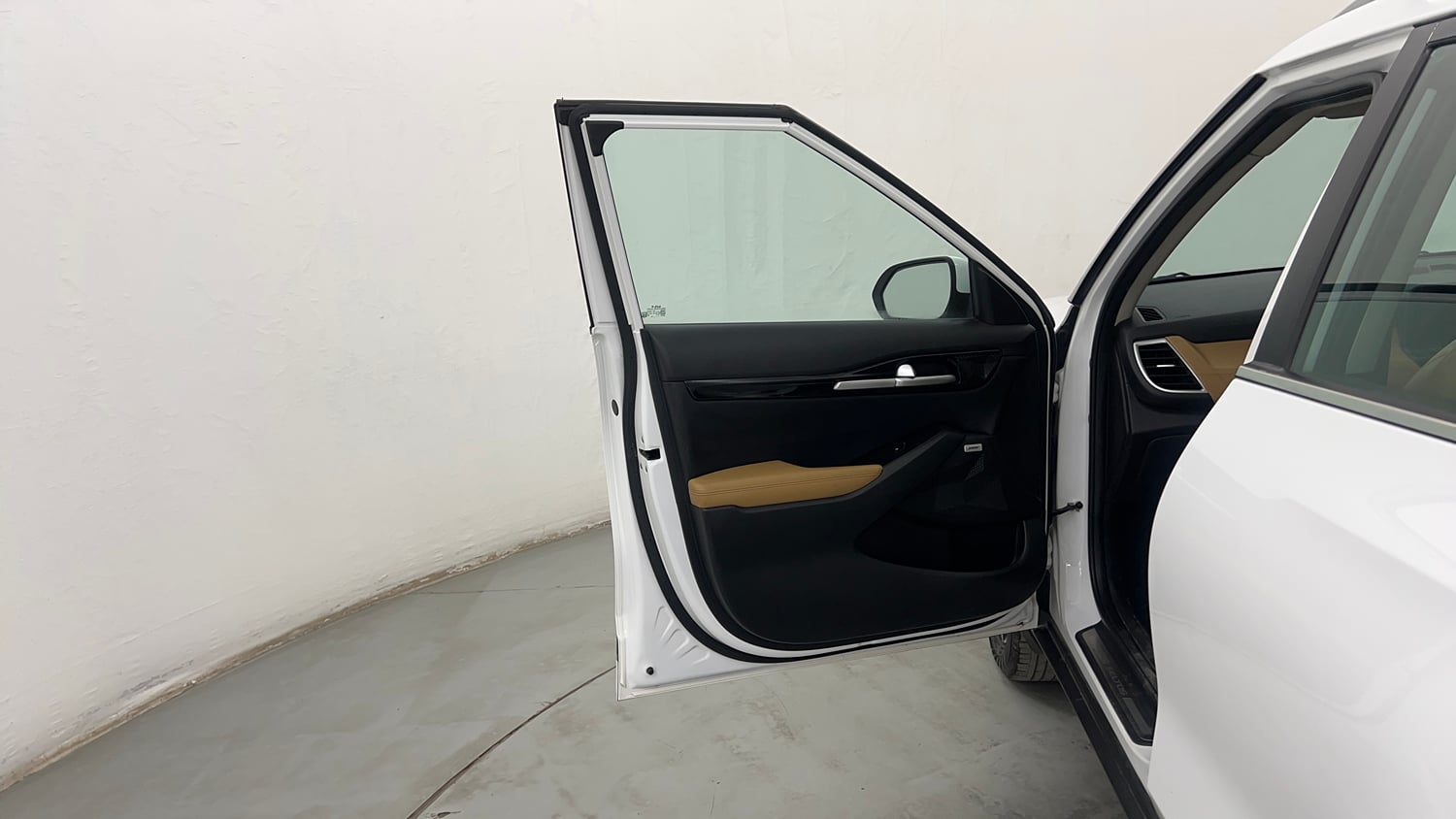 Used 2024 Kia Seltos HTX Plus 1.5 Diesel MT Diesel Manual interior LEFT FRONT DOOR OPEN VIEW