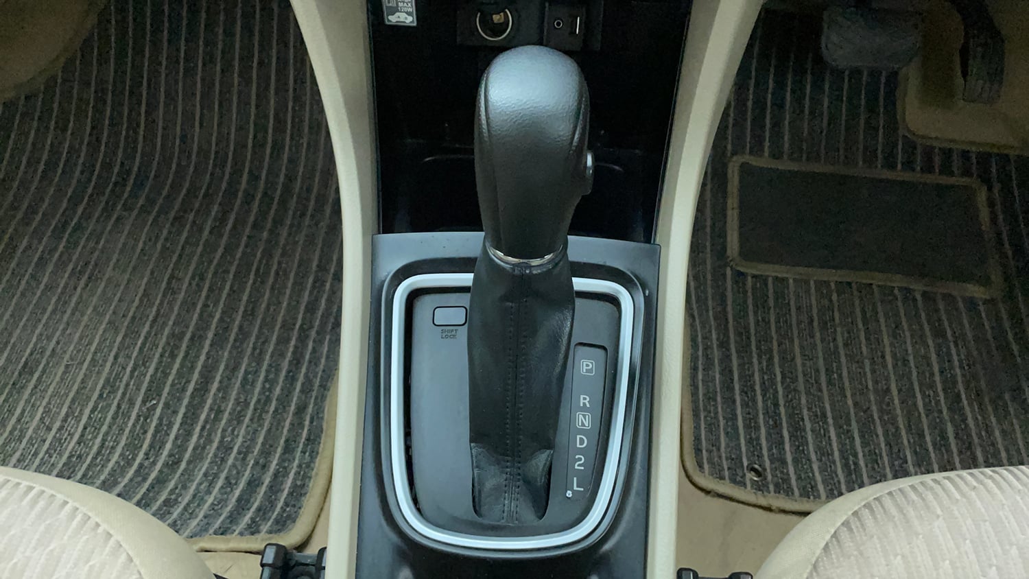 Used 2020 Maruti Suzuki Ciaz Delta Hybrid 1.5 AT Petrol Automatic interior GEAR  KNOB VIEW