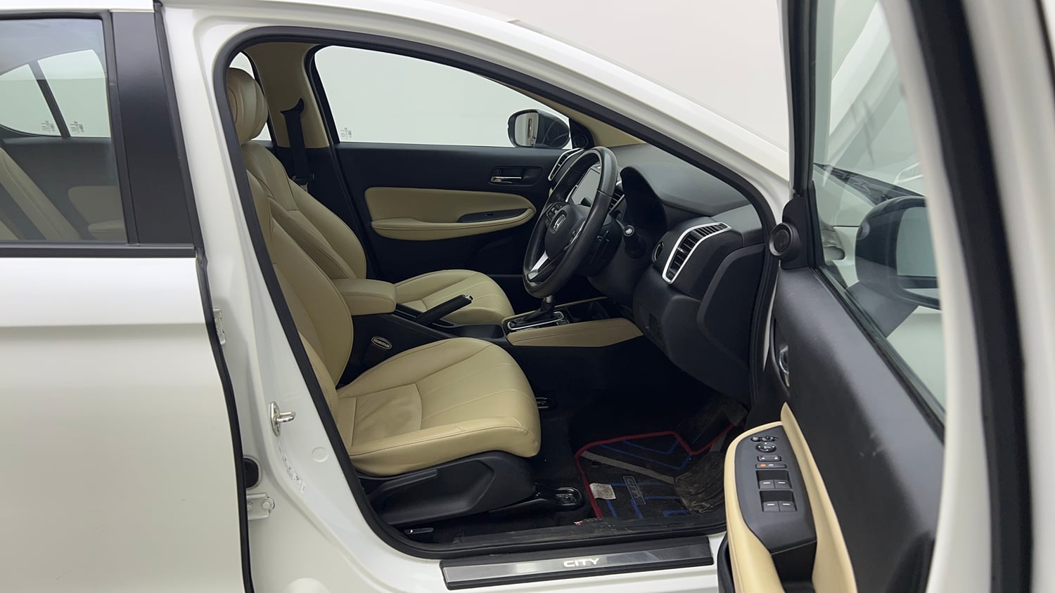 Used 2024 Honda City ZX Petrol CVT Petrol Automatic interior RIGHT SIDE FRONT DOOR CABIN VIEW