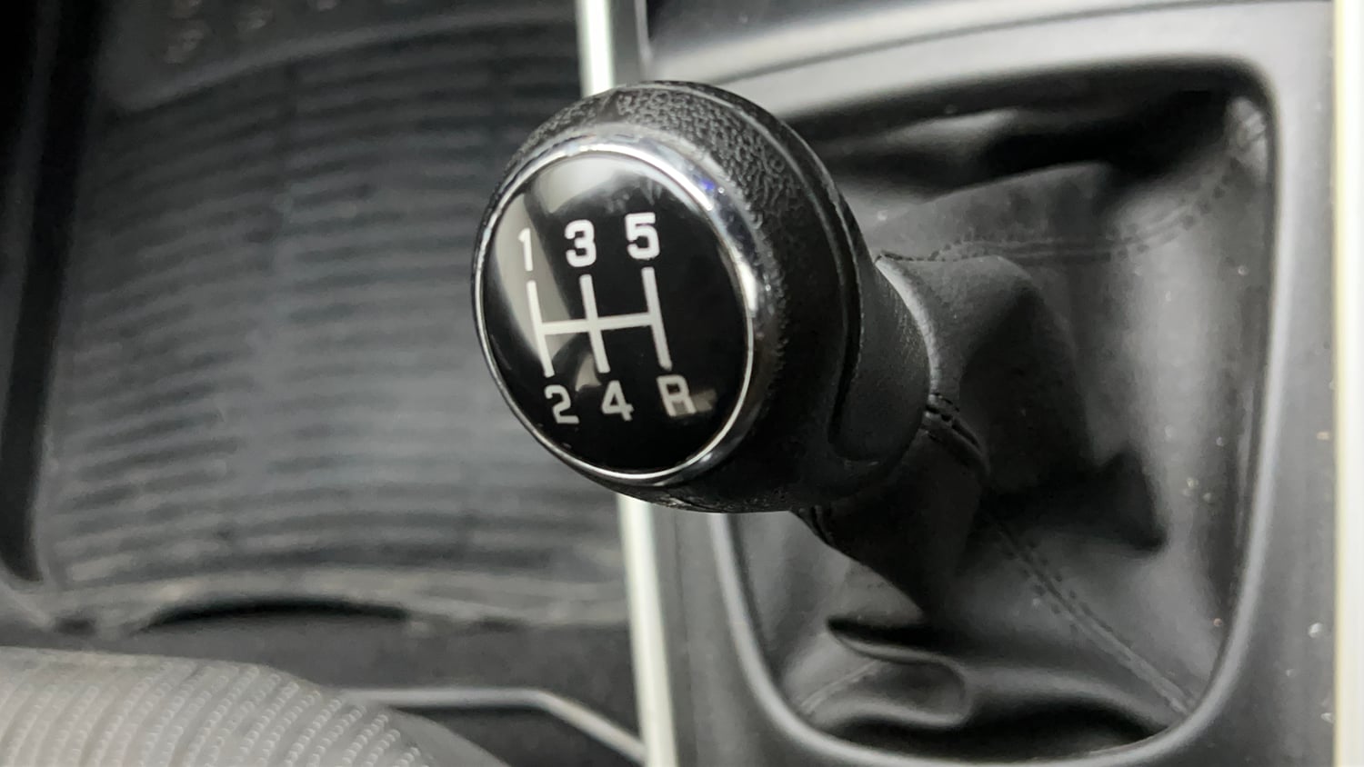 Used 2018 Maruti Suzuki Baleno Delta 1.3 Diesel Manual interior GEAR  KNOB VIEW