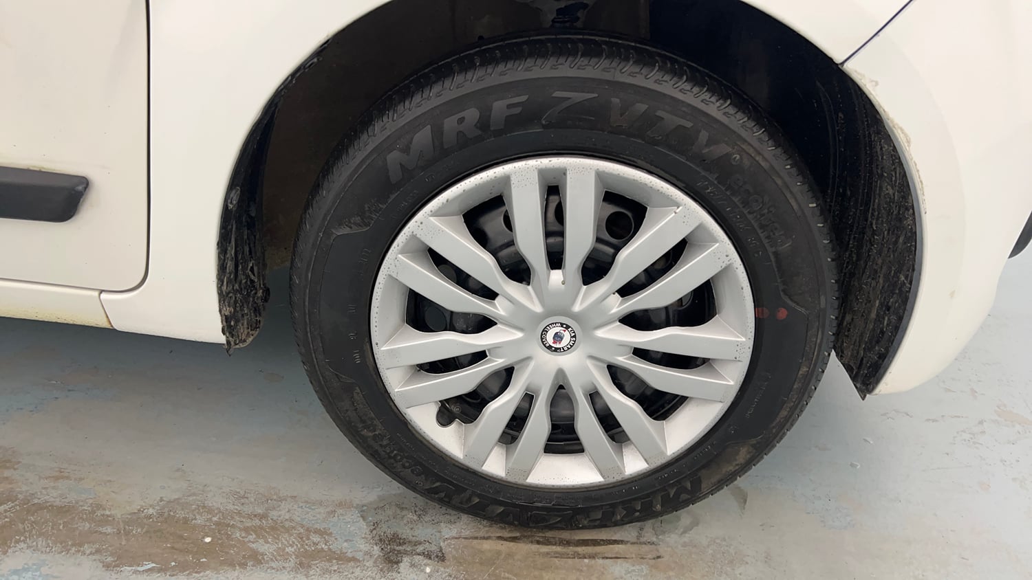 Used 2022 Maruti Suzuki Wagon R ZXI 1.2 Petrol Manual tyres RIGHT FRONT TYRE RIM VIEW